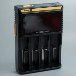 Nitecore Digicharger D4 4-paikkainen älylaturi LCD-näytöllä